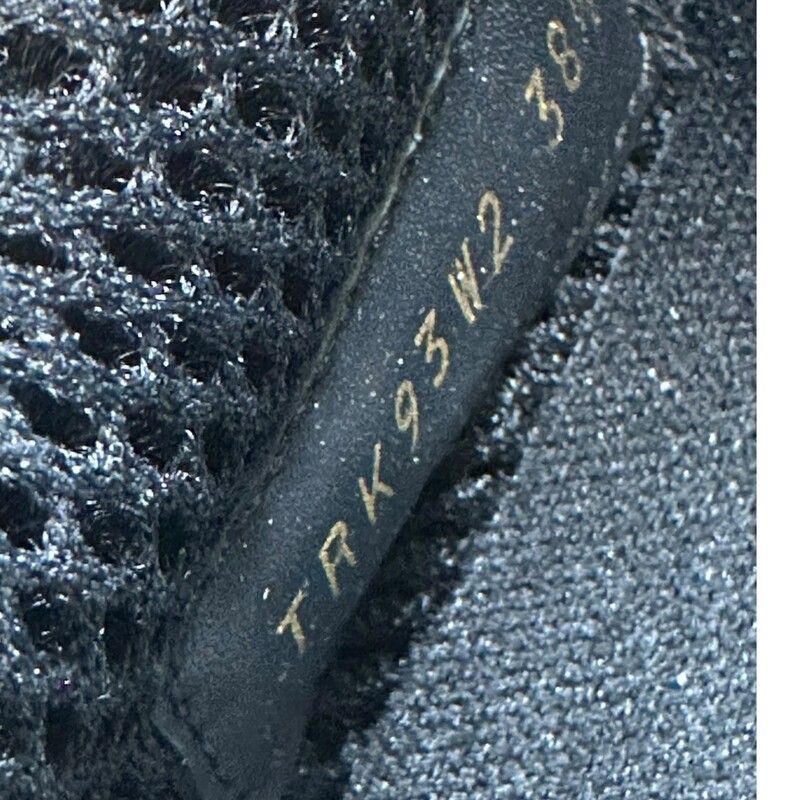 Valentino Running Sneakers<br />
Camo<br />
Size: 38.5<br />
<br />
In good condition.<br />
<br />
Does not come with original dust bag or box.