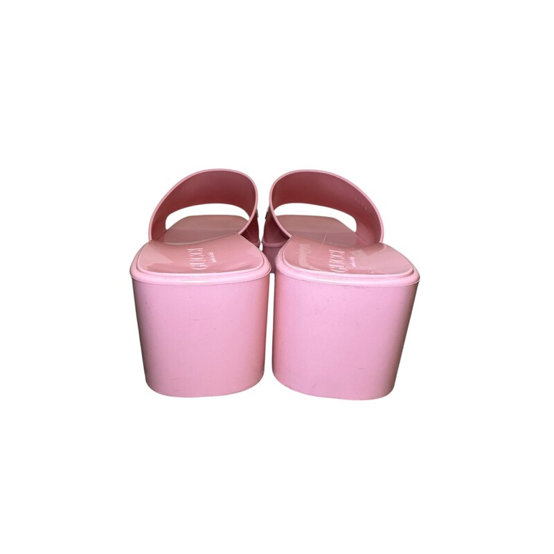 Gucci Rubber Heels Pink

Size 41

Code: 624730

In very good condition. Light scuffs throughout the does.

Does not come with the original dust bag or box.
