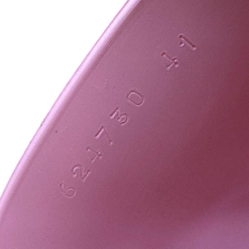 Gucci Rubber Heels Pink<br />
<br />
Size 41<br />
<br />
Code: 624730<br />
<br />
In very good condition. Light scuffs throughout the does.<br />
<br />
Does not come with the original dust bag or box.