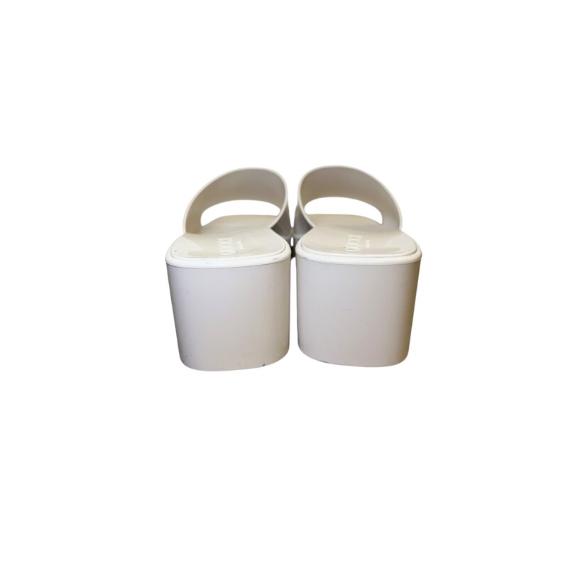 Gucci Rubber Heels White<br />
<br />
Size: 41<br />
<br />
Code: 624730<br />
<br />
In very good condition. Light marks throughout the shoes<br />
<br />
Does not come with the original dust bag or box.
