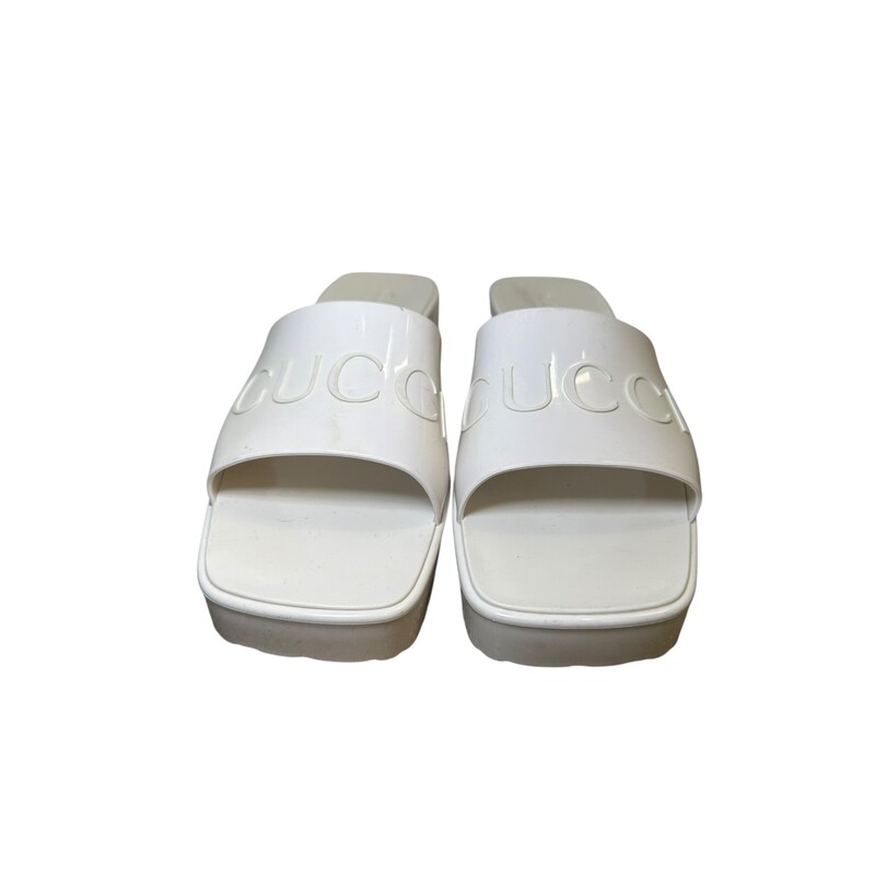 Gucci Rubber Heels White

Size: 41

Code: 624730

In very good condition. Light marks throughout the shoes

Does not come with the original dust bag or box.