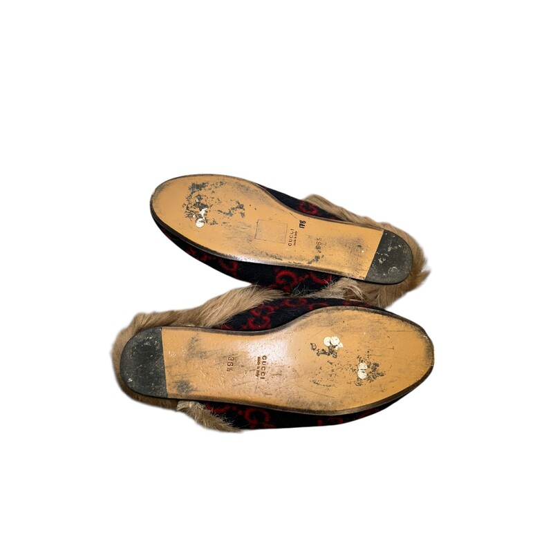 Gucci Princeton Fur Navy Logo Loafers

Size: 36.5

In very good condition. Light wear to the bottom soles and fur.

Does not come with the original dust bag or box.