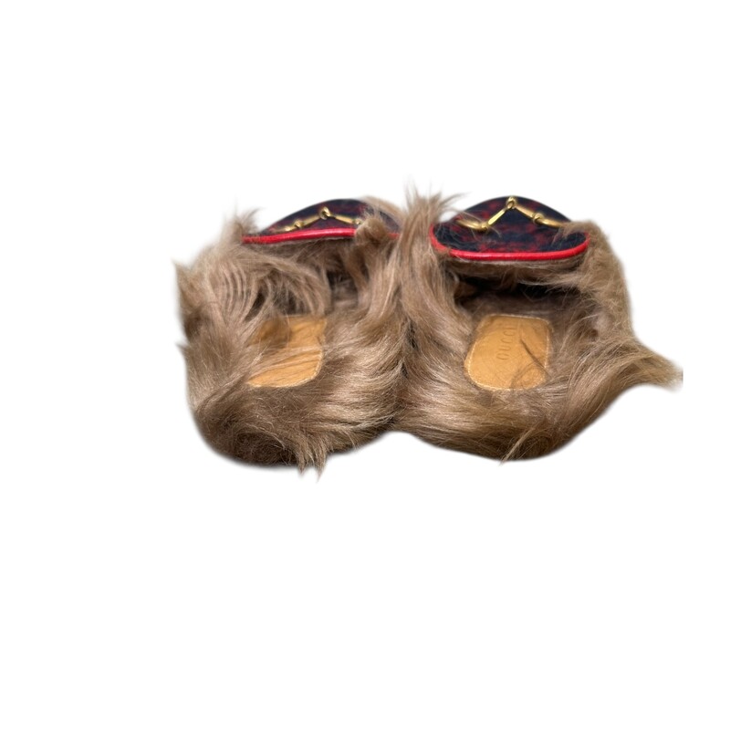 Gucci Princeton Fur Navy Logo Loafers<br />
<br />
Size: 36.5<br />
<br />
In very good condition. Light wear to the bottom soles and fur.<br />
<br />
Does not come with the original dust bag or box.