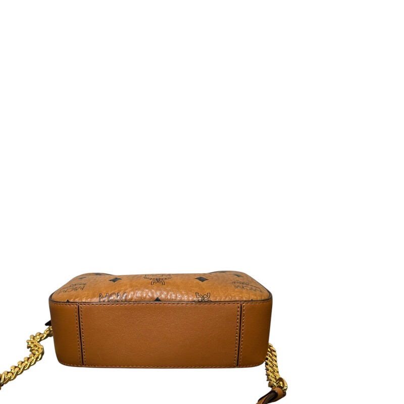 MCM Camera Crossbody Brown

In very good condition. Light scratching  to the hardware.

Does not come with the original dust bag or box.