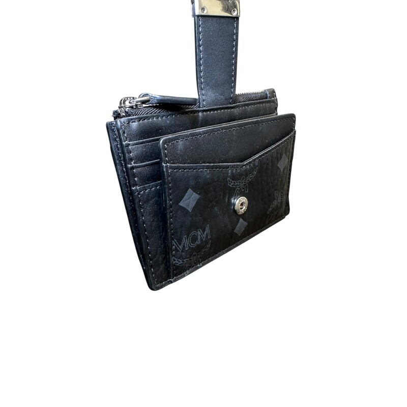 MCM Tracy Black Wallet<br />
<br />
In very good condition. Scuffs throughout the wallet.<br />
<br />
Comes with the original box.