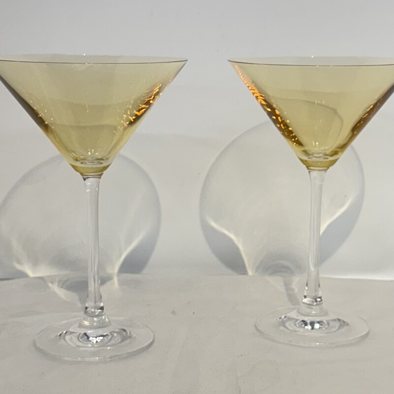 S2 Two Tone Martini Glasses
Yellow Clear
Size: 4.75x7.25H