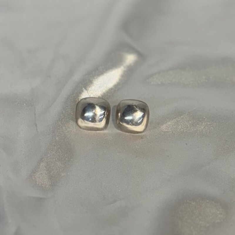 925 Mexico Rounded Square Stud Earrings
Silver Size: Medium
