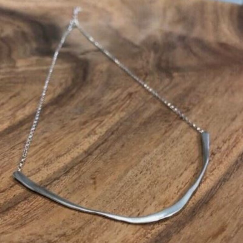 925 Silpada Curved Bar Necklace
Silver Size: 19 L