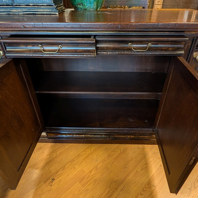 Hekman Turazza Buffet, Carved, 2 Door<br />
75 x 21 x 45h