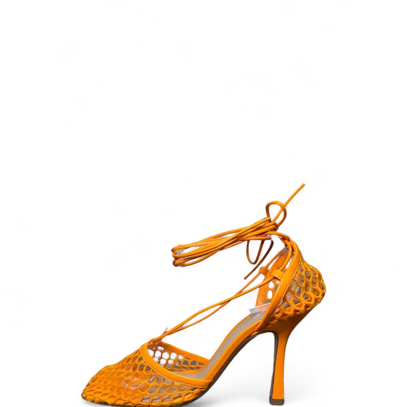 Bottega Venetta Stretch Lace Orange Heels

Size 38

In good condition. Light wear to the corner leather and light scuffs on back heels.

Comes with the original dust bag. No box.
