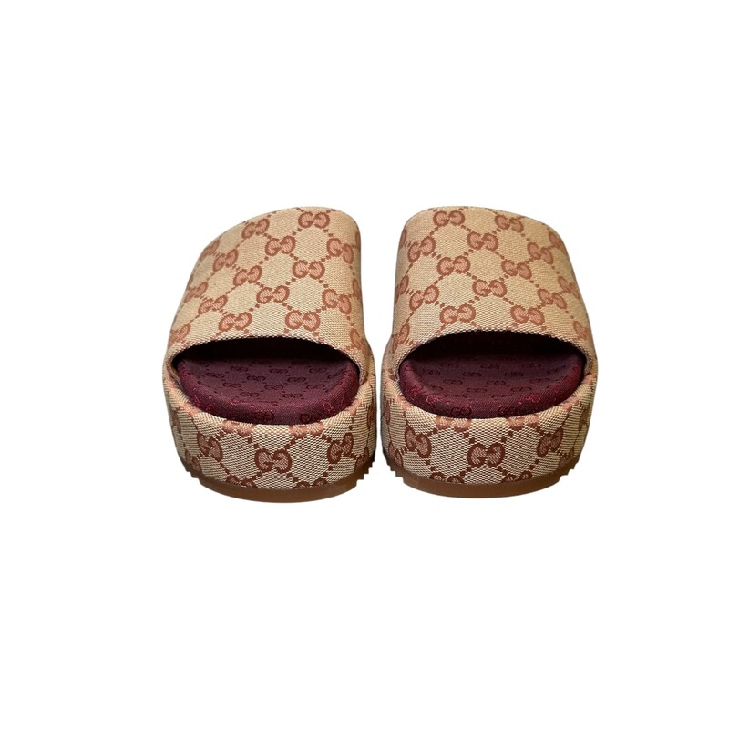 Gucci Angelina Platform Glide Monogram<br />
<br />
Size 38.5<br />
<br />
Code: 573018<br />
<br />
In very good condition. Light scuffs to the bottoms.<br />
<br />
Comes with the original dust bag and box.