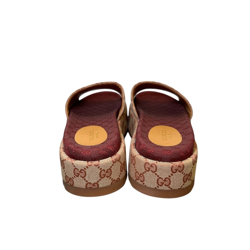 Gucci Angelina Platform Glide Monogram<br />
<br />
Size 38.5<br />
<br />
Code: 573018<br />
<br />
In very good condition. Light scuffs to the bottoms.<br />
<br />
Comes with the original dust bag and box.