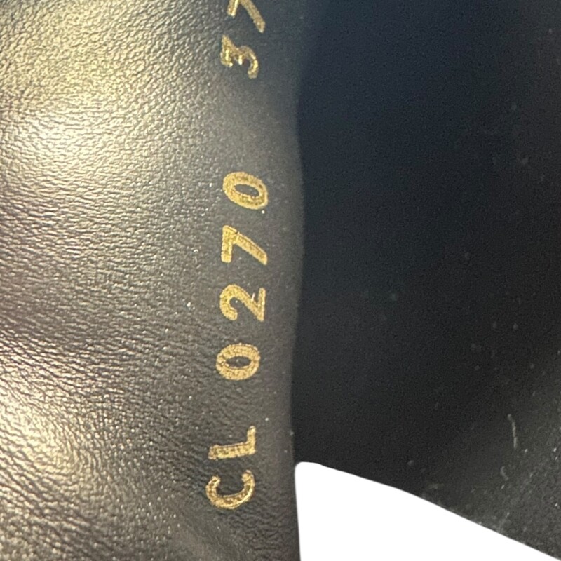 Louis Vuitton Runaway Monogram Sneakers<br />
<br />
Size: 37<br />
<br />
Code: CL0270<br />
<br />
In excellent condition.<br />
<br />
Do<br />
es not coe with the original dust bag or box.