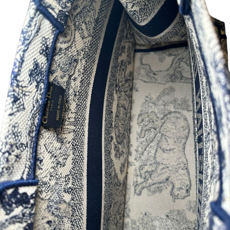 Dior Book Toile De Jouy Navy Tote<br />
<br />
Code:<br />
50-MA-0223<br />
<br />
Dimensions:<br />
14 x 11 x 6.5 inches<br />
<br />
In excellent condition. On light mark by handles.<br />
<br />
Comes with the original dust bag. No box.