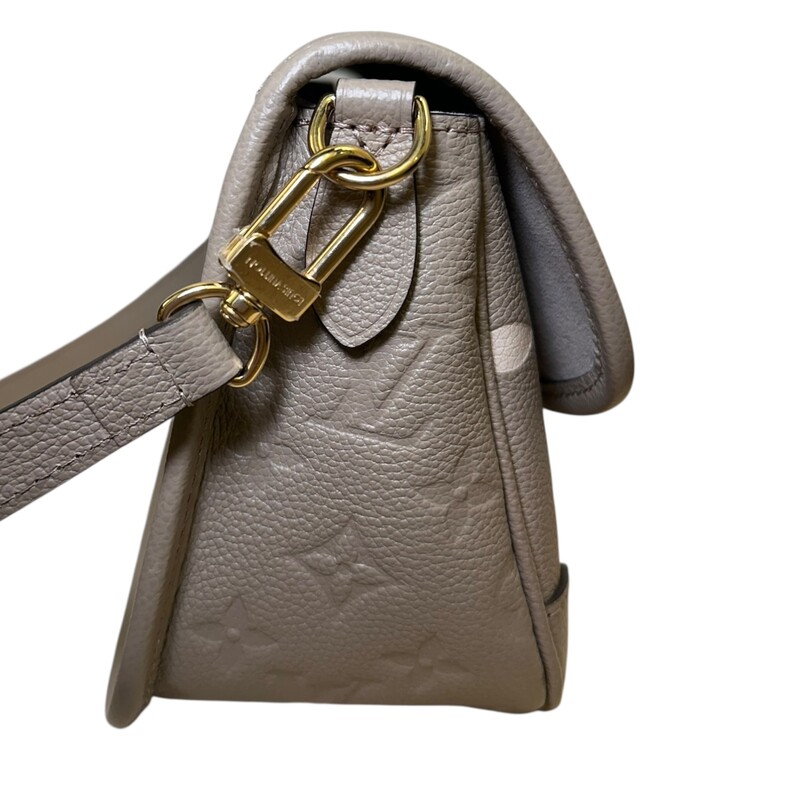 Louis Vuitton Diane Empreinte Bicolor Tourterelle Beige/Cream<br />
<br />
Chipped<br />
<br />
Dimensions:<br />
9.4 x 5.9 x 3.5 inches<br />
(Length x Height x Width)<br />
<br />
In excellent condition.<br />
<br />
Comes with the original dust bag and box.