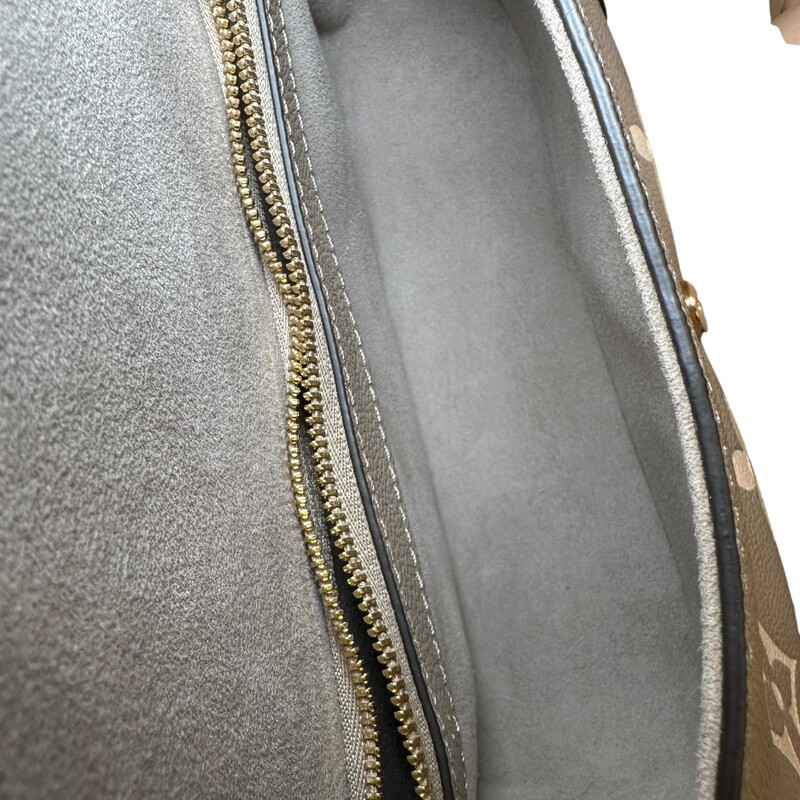 Louis Vuitton Diane Empreinte Bicolor Tourterelle Beige/Cream<br />
<br />
Chipped<br />
<br />
Dimensions:<br />
9.4 x 5.9 x 3.5 inches<br />
(Length x Height x Width)<br />
<br />
In excellent condition.<br />
<br />
Comes with the original dust bag and box.