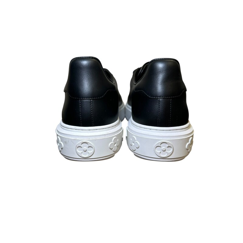 Louis Vuitton Timeout, Black, Sneakers

Size: 38

NV0243

In excellent condition.

Does not come with original dust bag or box.