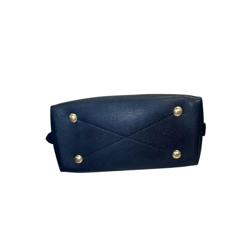 Louis Vuitton Neo Alma, Black, Size: BB<br />
<br />
Date Code: Microchip<br />
<br />
Dimensions:9L x 7 H inches<br />
<br />
In good condition. Some wear on the handle, minor corner wear  and some minor discoloration of the hardware.<br />
<br />
Comes with the original dust bag and box.<br />
<br />
Comes with the original dust bag and box