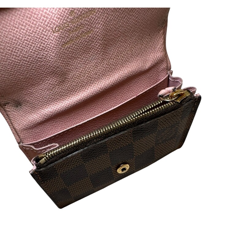 Louis Vuitton Rosa Ebene Wallet<br />
<br />
Code: UB2109<br />
<br />
Dimensions:<br />
Length: 4 in<br />
Height: 3 in<br />
Width: 0.5 in<br />
<br />
In fair condition. Wear to the trim, interior and exterior. Snap coloring worn as well.<br />
<br />
Comes with the original dust bag and box.
