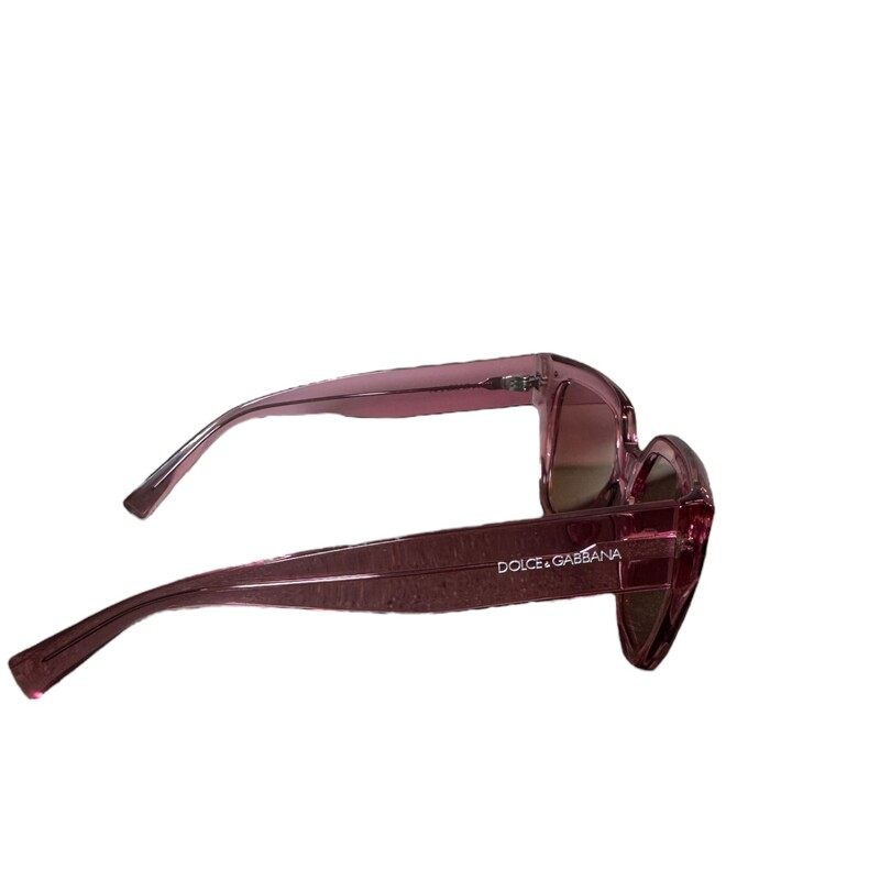 Dolce & Gabbana Pink  Sunglasses

Style Code: DG4471

In very good condition. Very minor scratches on the lenses.

Does come with the original dust bag and box.