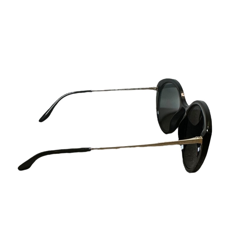 Prada SPR 18X Black<br />
<br />
In very good condition. Light wear to the lens.<br />
<br />
Comes with the original case and box.