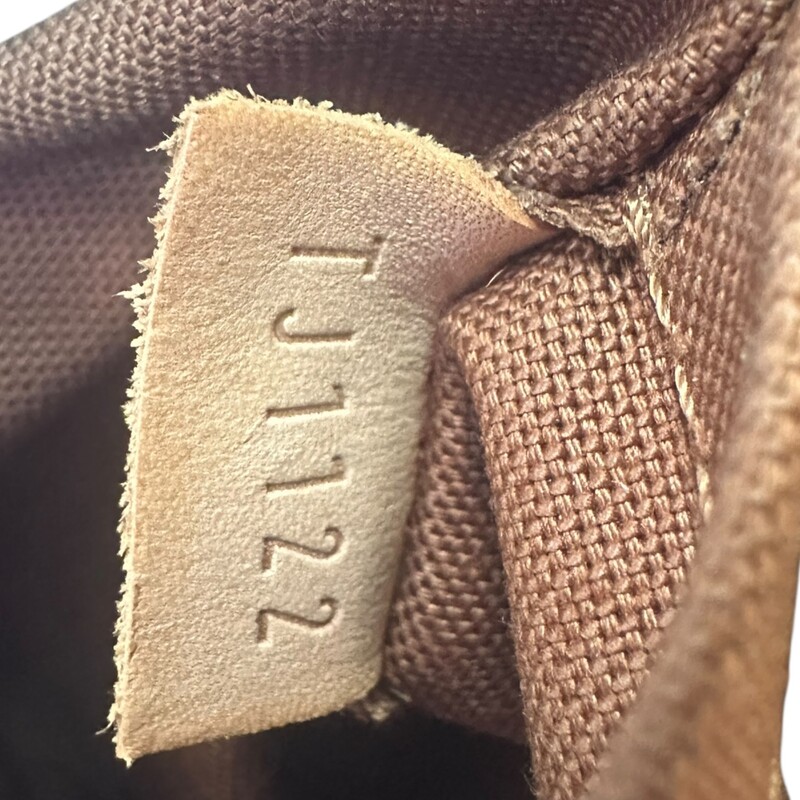Louis Vuitton Sully MM Monogram<br />
<br />
Code:TJ1122<br />
<br />
Dimensions:<br />
Length: 14.00 in<br />
Width: 5.00 in<br />
Height: 13.00 in<br />
Drop: 5.00 in<br />
<br />
In very good condition. Light wear to the handles and corners.<br />
<br />
Comes with the original dust bag and box.