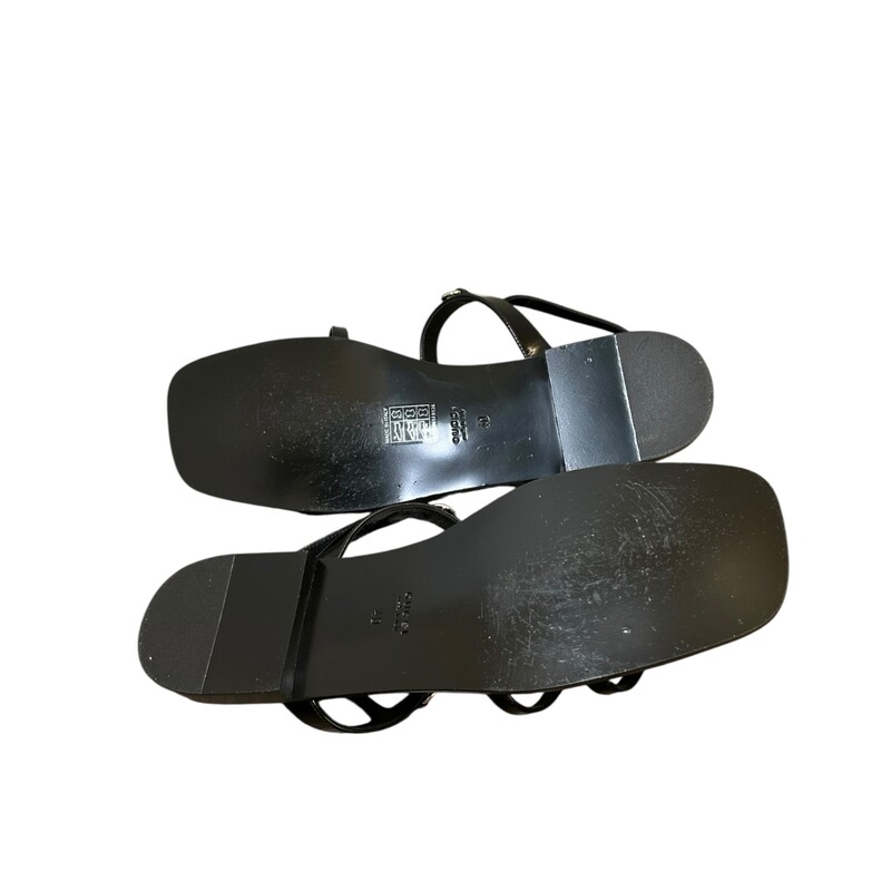 Gucci Slim Horsebit Sandals Black<br />
<br />
Size 40<br />
<br />
In very good condition. Light creasing to bottom sole.<br />
<br />
Does not come with the original dust bag or box.