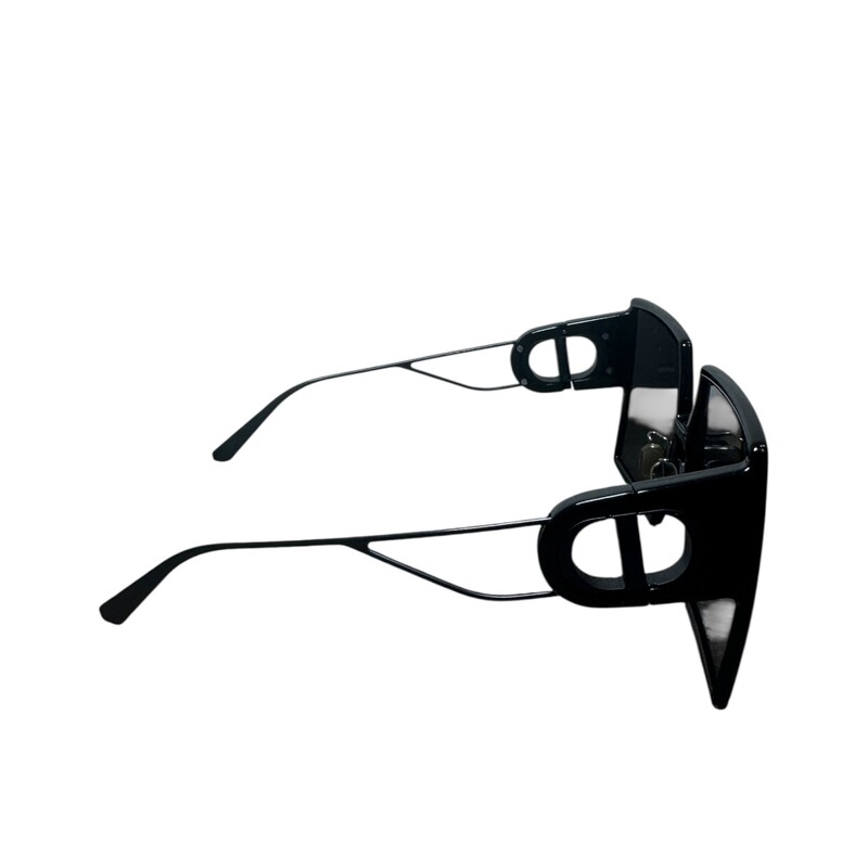 Dior Montaigne 30 Black Square Sunglasses<br />
<br />
In good condition. Some scratches on the lenses.<br />
<br />
Comes with the original case and box.