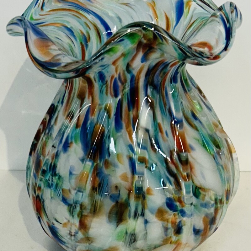 Blown Confetti Ruffle Vase
White, Orange, Blue
Size: 6x7H