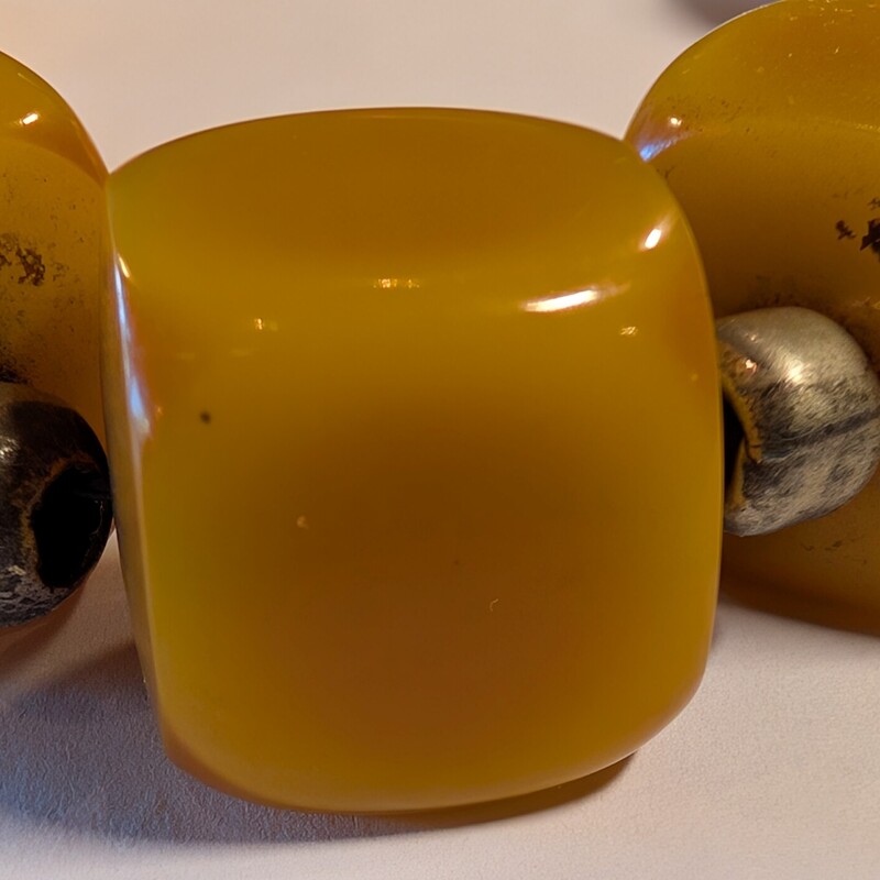 Antique Bakelite Amber Necklace
20in end to end
.75in Square blocks