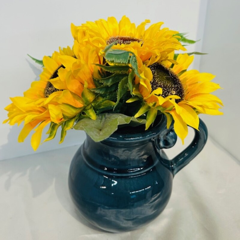 Sunflowers In Blue Pitcher
Blue Yellow Green Size: 9 x 10.5H