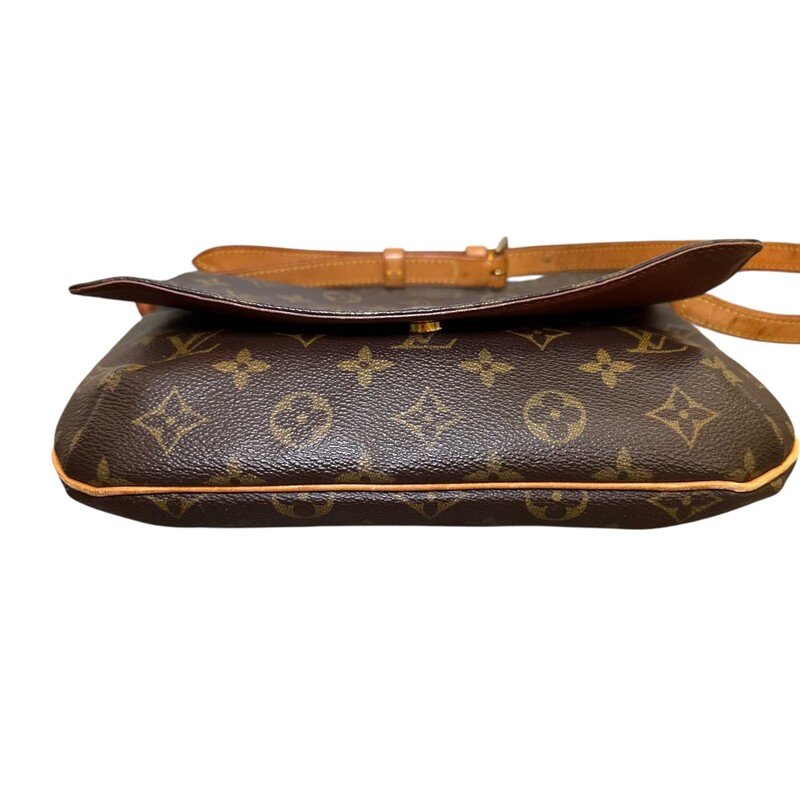 Louis Vuitton Musette Tango Monogram Shoulder Bag<br />
<br />
Code: SD0011<br />
<br />
Dimensions:<br />
Base length: 10 in<br />
Height: 7.75 in<br />
Width: 2 in<br />
Drop: 10.5 in to 0.00 in<br />
<br />
In good condition. Light wear to the interior and to the leather strap.<br />
<br />
Does not come with the original dust bag or box.