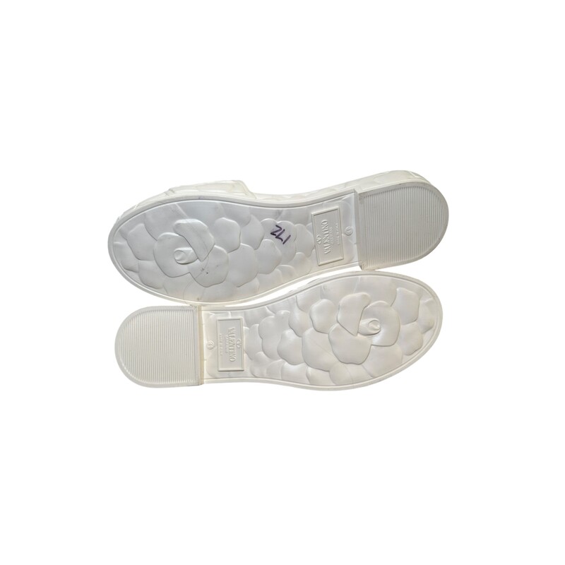 Valentino Atelier Rubber, White,<br />
<br />
Size: 41<br />
<br />
In very good condition. Light marks to the bottoms.<br />
<br />
Does not come with the original dust bag or box.