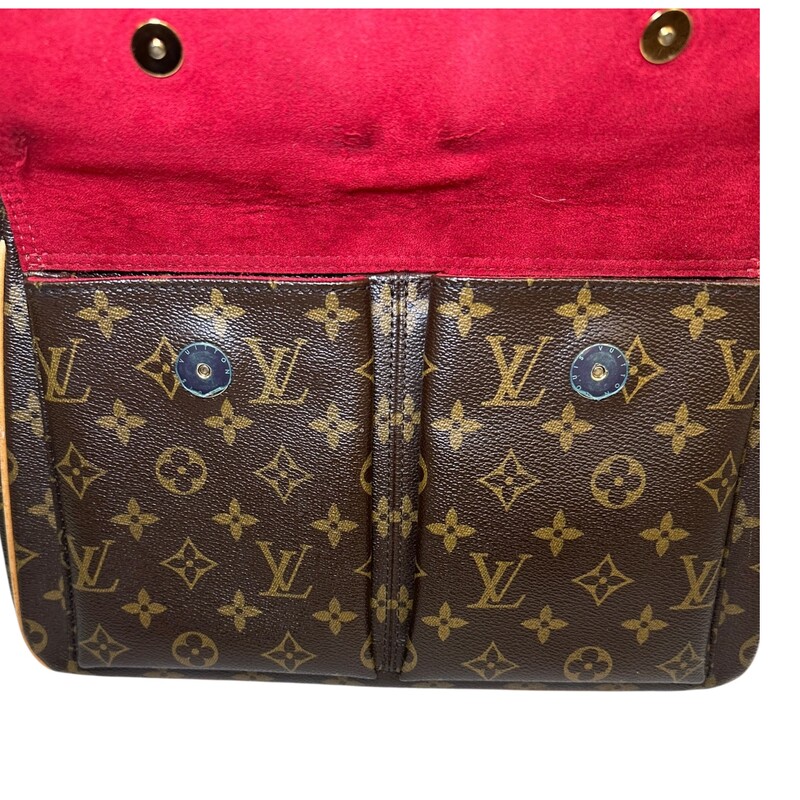 Louis Vuitton Viva Cite GM Monogram<br />
<br />
Code: AR0076<br />
<br />
Dimensions:<br />
<br />
In very good condition. Light wear to the interior and strap.<br />
<br />
Does not come with the original dust bag or box.