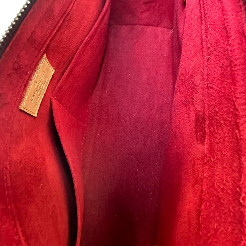 Louis Vuitton Viva Cite GM Monogram<br />
<br />
Code: AR0076<br />
<br />
Dimensions:<br />
<br />
In very good condition. Light wear to the interior and strap.<br />
<br />
Does not come with the original dust bag or box.
