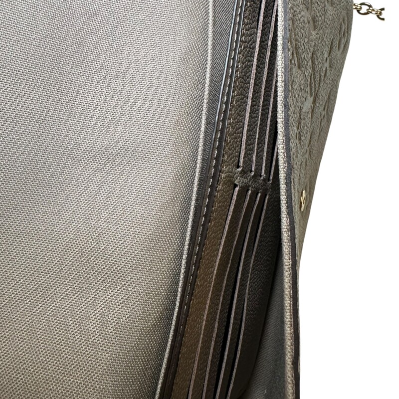 Louis Vuitton Pochette Félicie Turtledove Empriente<br />
<br />
Chipped<br />
<br />
Dimensions:<br />
8.3 x 4.7 x 1.2 inches<br />
(Length x Height x Width)<br />
<br />
In very good condition. Light scuffing to the hardware.<br />
<br />
Comes with the credit card insert not the pouch zip insert.<br />
<br />
Does not come with the original dust bag or box.