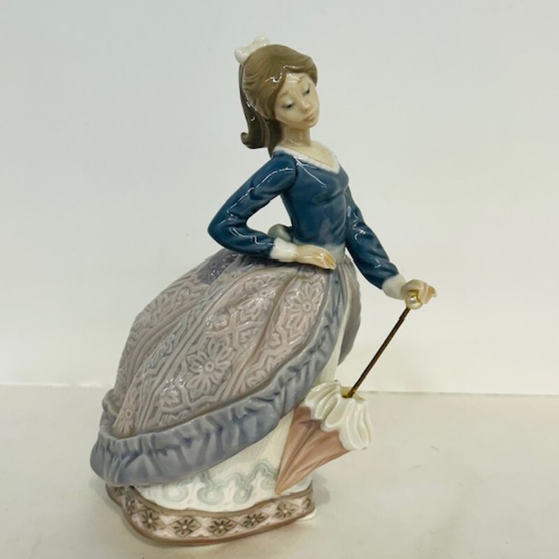 Lladro Evita Figurine
Blue Purple White
Size: 4x7H