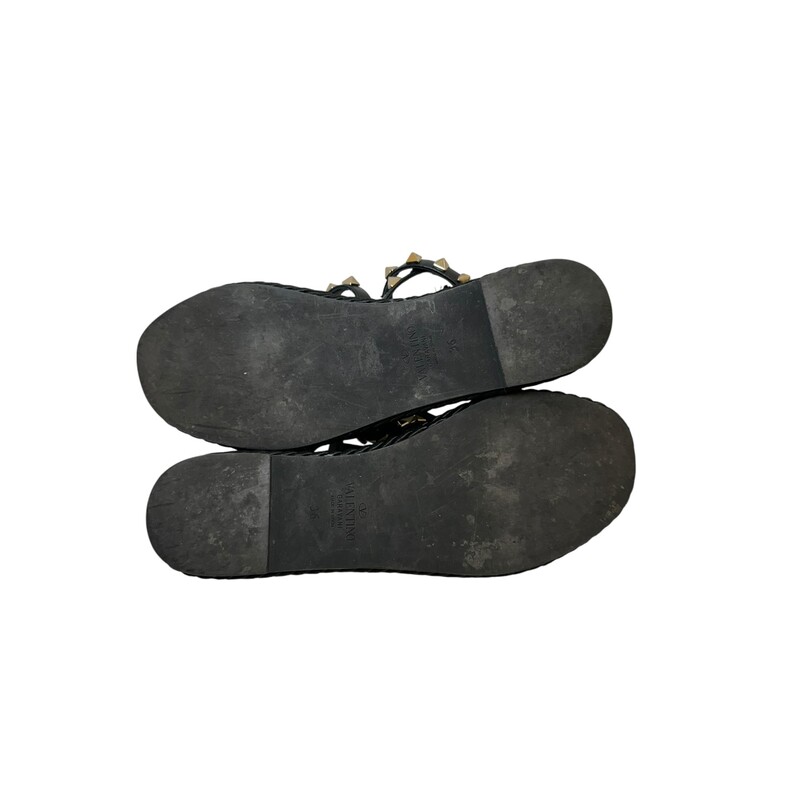 Valentino Rockstud Platform Cage<br />
<br />
Size 36<br />
<br />
Code: LAVV47W2<br />
<br />
In very good condition.<br />
<br />
Does not come with the original dust bag or box.