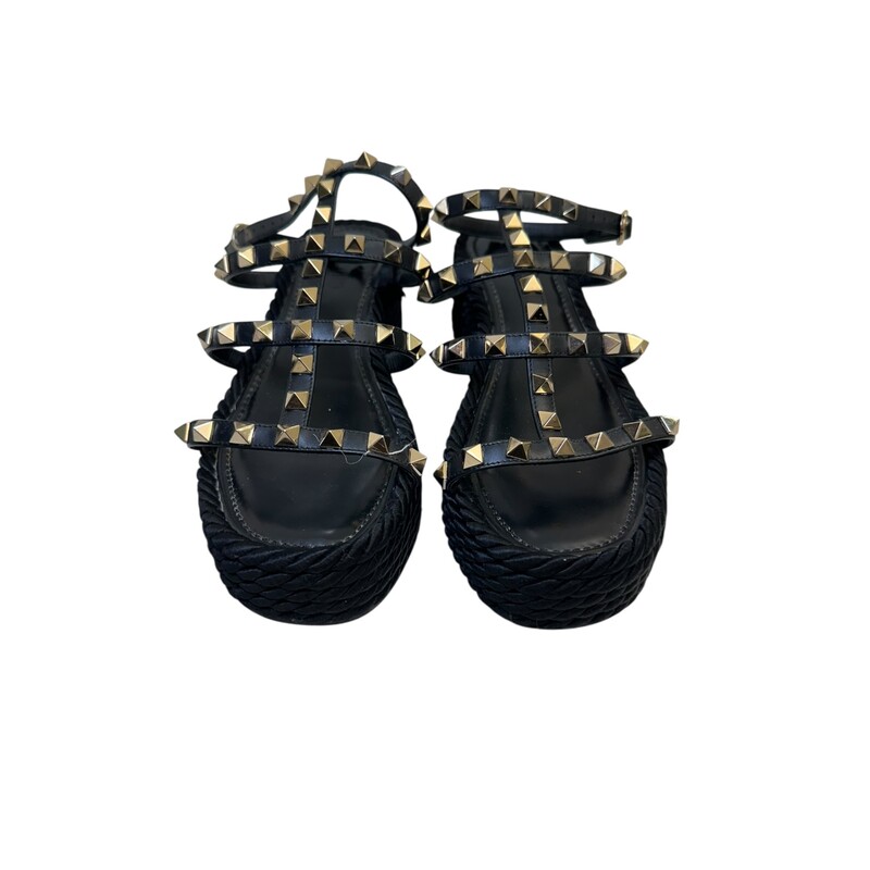 Valentino Rockstud Platform Cage<br />
<br />
Size 36<br />
<br />
Code: LAVV47W2<br />
<br />
In very good condition.<br />
<br />
Does not come with the original dust bag or box.