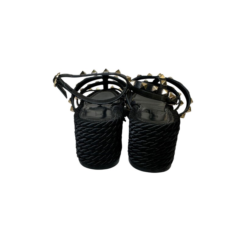 Valentino Rockstud Platform Cage<br />
<br />
Size 36<br />
<br />
Code: LAVV47W2<br />
<br />
In very good condition.<br />
<br />
Does not come with the original dust bag or box.