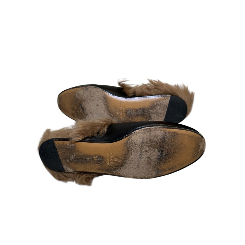 Gucci Princetown Fur Black Mules<br />
<br />
Size: 38<br />
<br />
In good condition. Creasing to the upper leather. Light wear to the bottom of the soles.<br />
<br />
Comes with the original dust bag and box.
