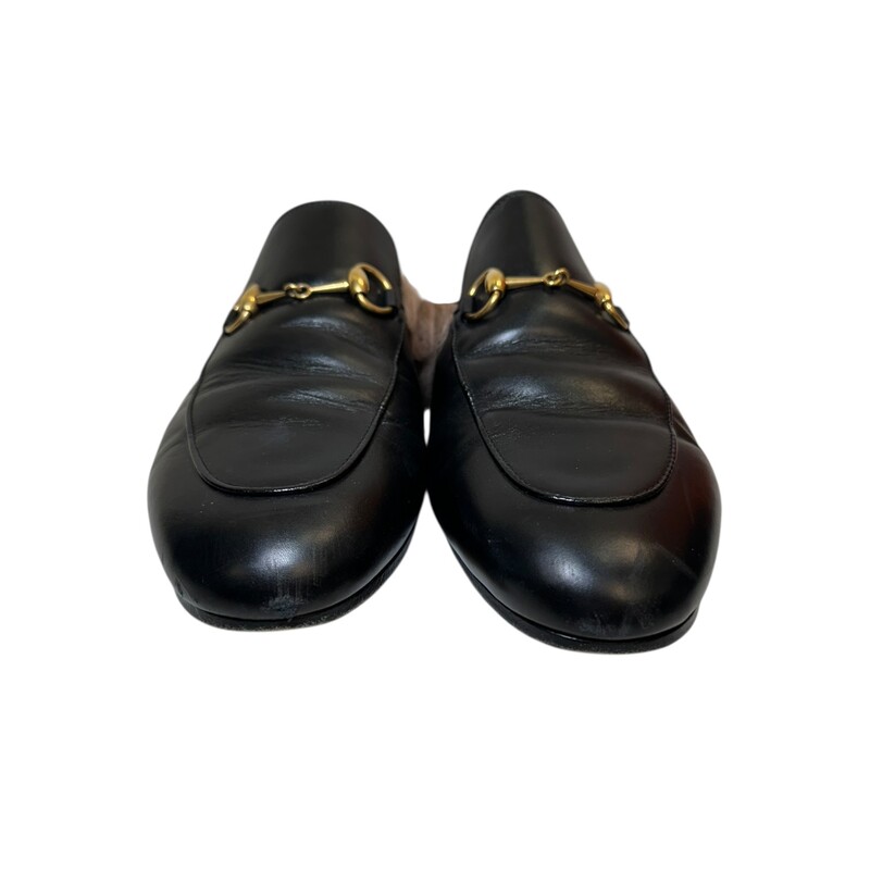 Gucci Princetown Fur Black Mules

Size: 38

In good condition. Creasing to the upper leather. Light wear to the bottom of the soles.

Comes with the original dust bag and box.