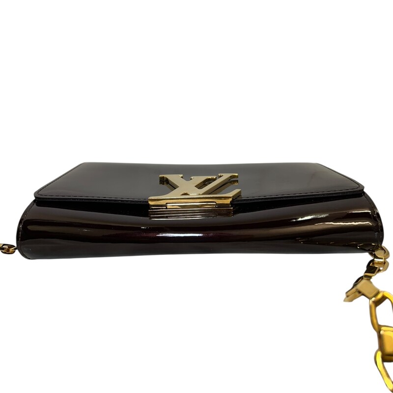 Louis Vuitton Louise Clutch Amarante GM<br />
<br />
Date Code Faded<br />
<br />
In very good condtion. Some scratching inside.<br />
<br />
Does not come with original dustbag or box.