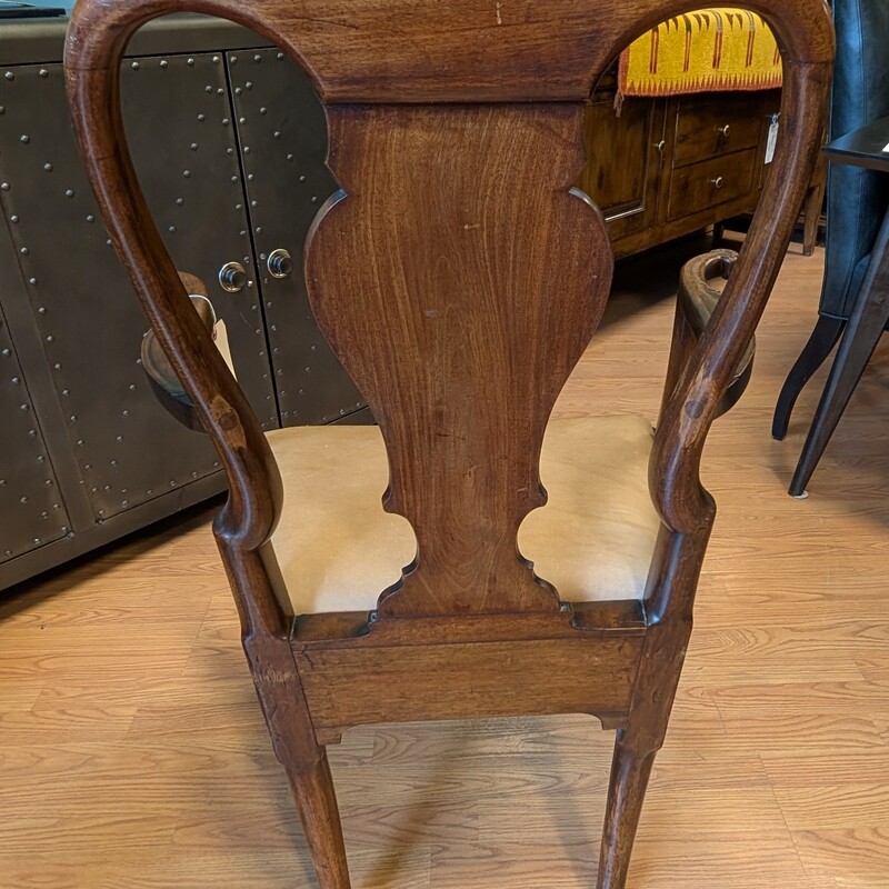 Antique Queen Anne 1800s, Walnut Armchair
27 x 17d x 38h