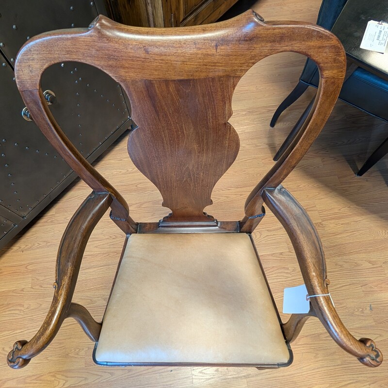 Antique Queen Anne 1800s, Walnut Armchair
27 x 17d x 38h