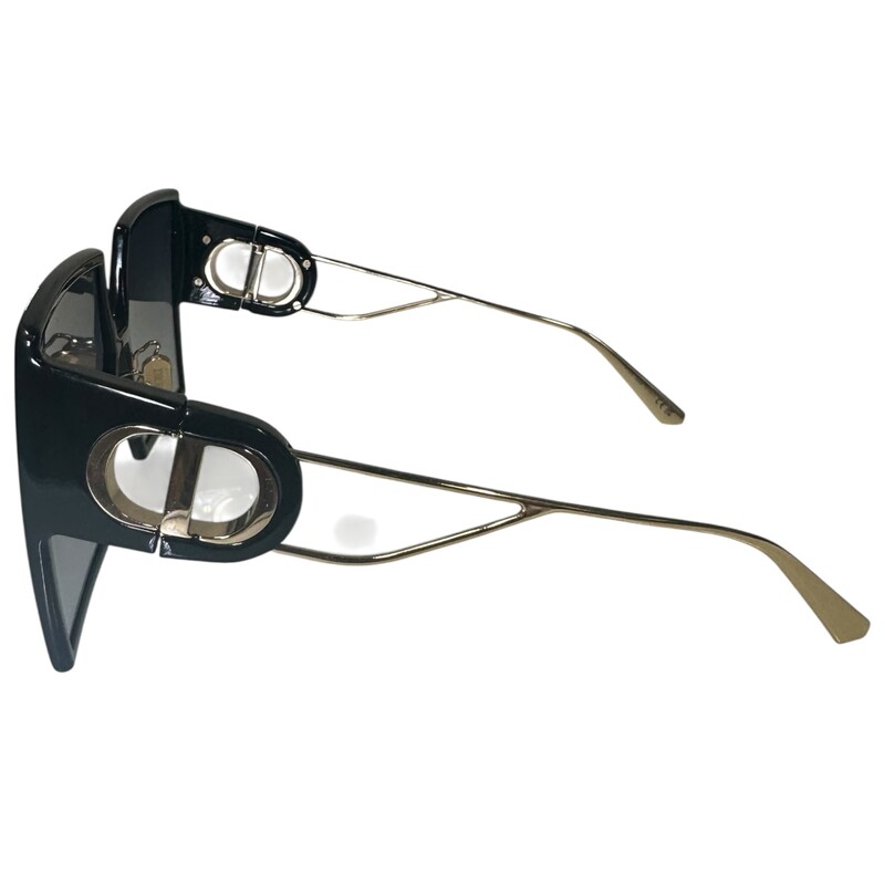 Dior 30Montaigne Black

In very good condition. Light scratching to lens and frames.

Comes with the original case.