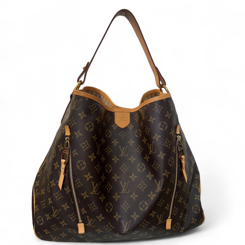 Louis Vuitton Delightful Monogram Zipper GM

Date Code:FL1141

Dimensions: 16 L x 15 H inches

In excellent condition. Light scratching on the hardware

Does not come with the original dust bag or box.