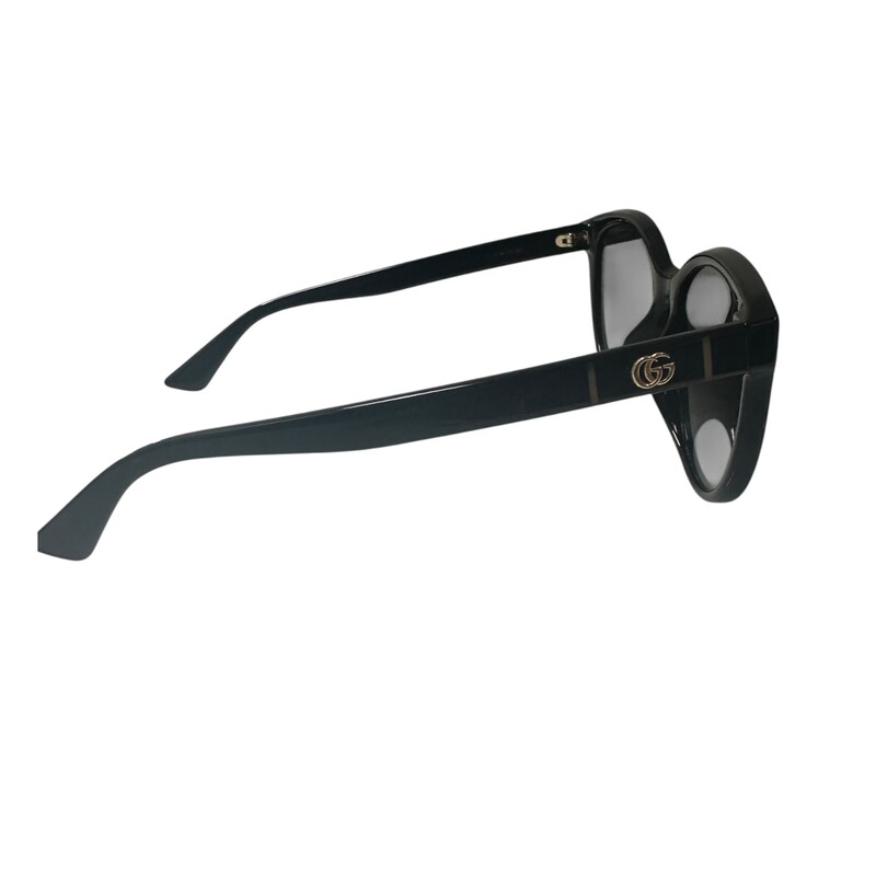 Gucci Round Cat Eye GG0035S<br />
<br />
Light scratching to lens and frames.<br />
<br />
Comes with the original dust bag and case.