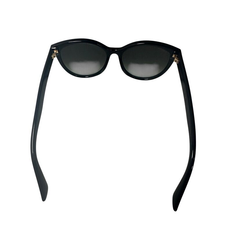 Gucci Round Cat Eye GG0035S<br />
<br />
Light scratching to lens and frames.<br />
<br />
Comes with the original dust bag and case.