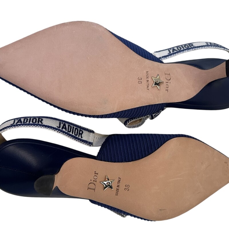 Dior J'Adior Sling Back Blue Heels

Size 38

Style Code: MT 0722

In excellent condition. Like new

Does not come with the original dust bag or box.